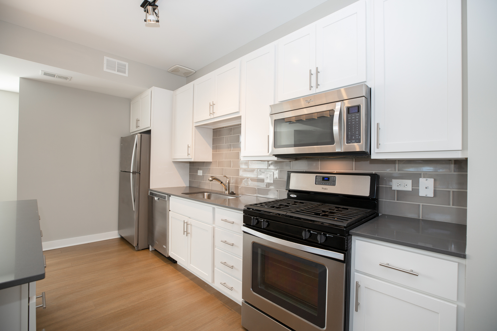 205 West Touhy Avenue, Unit 247 Park Ridge, IL 60068 - Photo 8 of 31