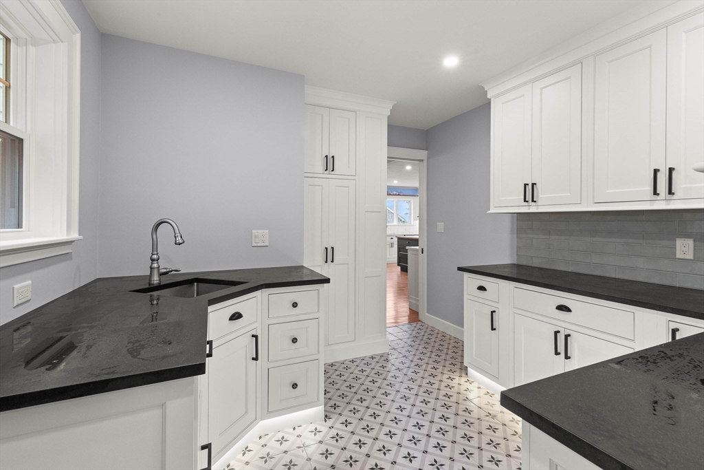 35 Beach Road Gloucester, MA 01930 - Photo 12 of 42