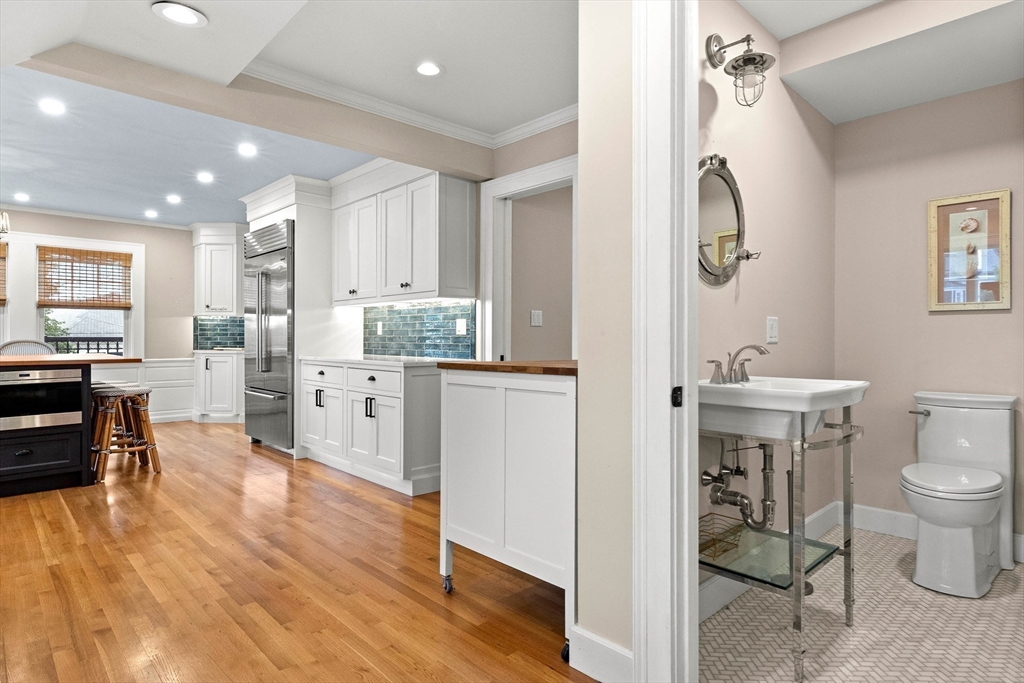 35 Beach Road Gloucester, MA 01930 - Photo 9 of 42