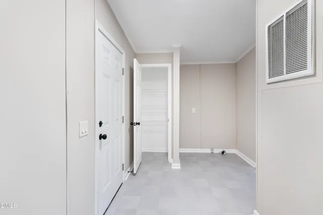 a view of a house with backyard