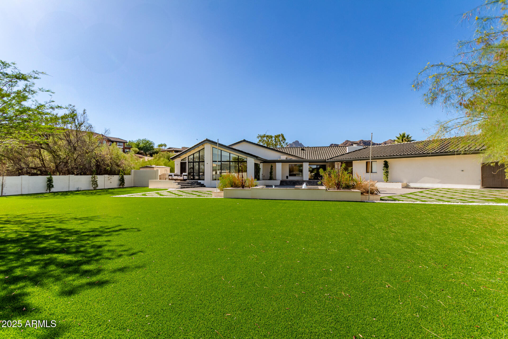 3301 East Rovey Avenue Paradise Valley, AZ 85253 - Photo 95 of 105 a front view of a house with a garden