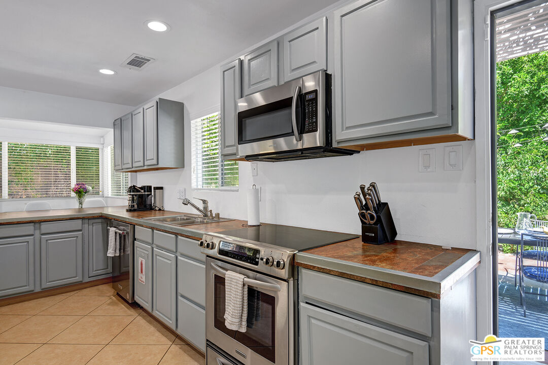 830 North Riverside Drive Palm Springs, CA 92264 - Photo 15 of 45