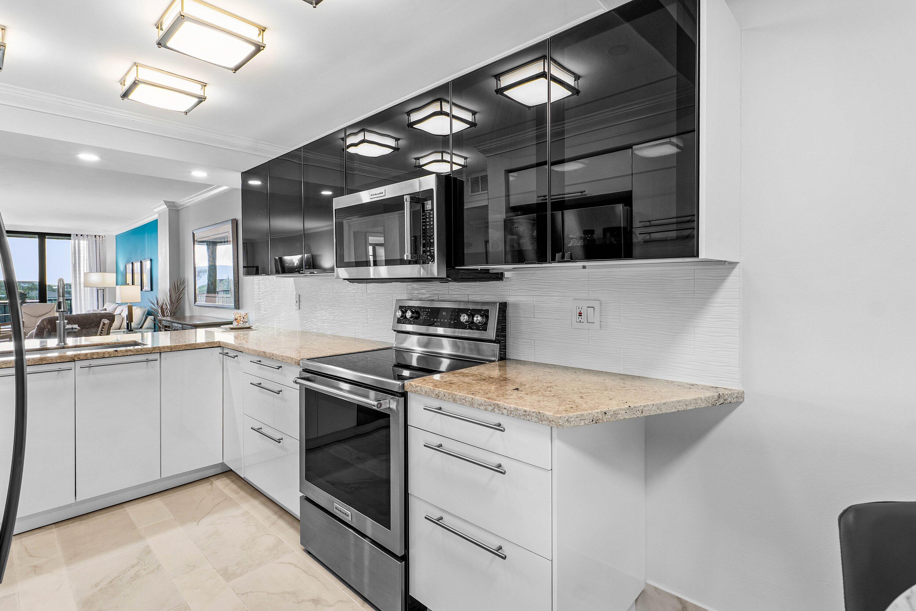 14 Royal Palm Way, Unit 501 Boca Raton, FL 33432 - Photo 11 of 39 009-14RoyalPalmWay-501-BocaRaton-FL-3343