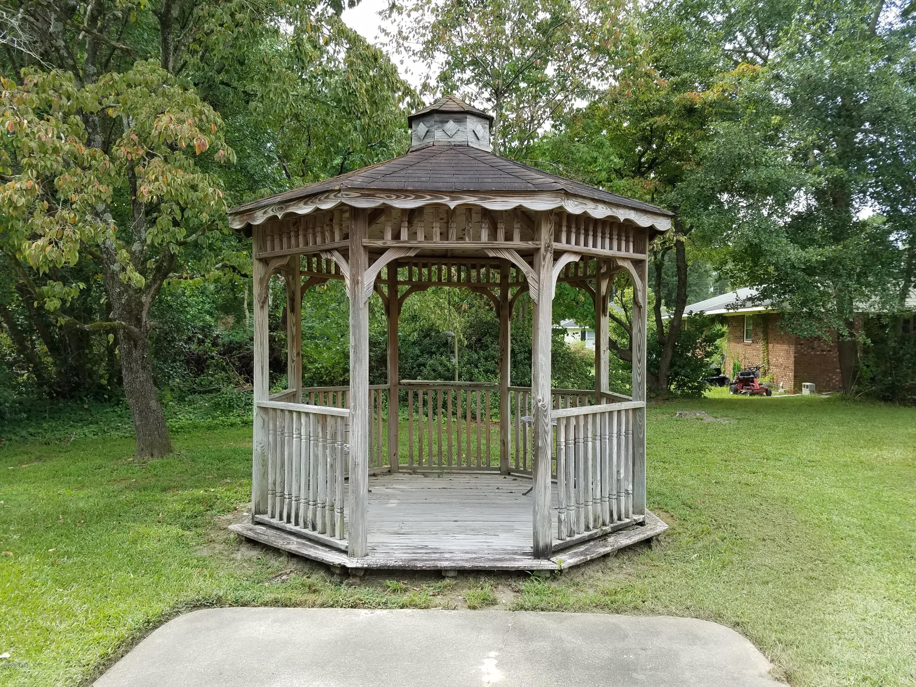 3401 Dobbs Farm Road Kinston, NC 28504 - Photo 5 of 19 Gazebo