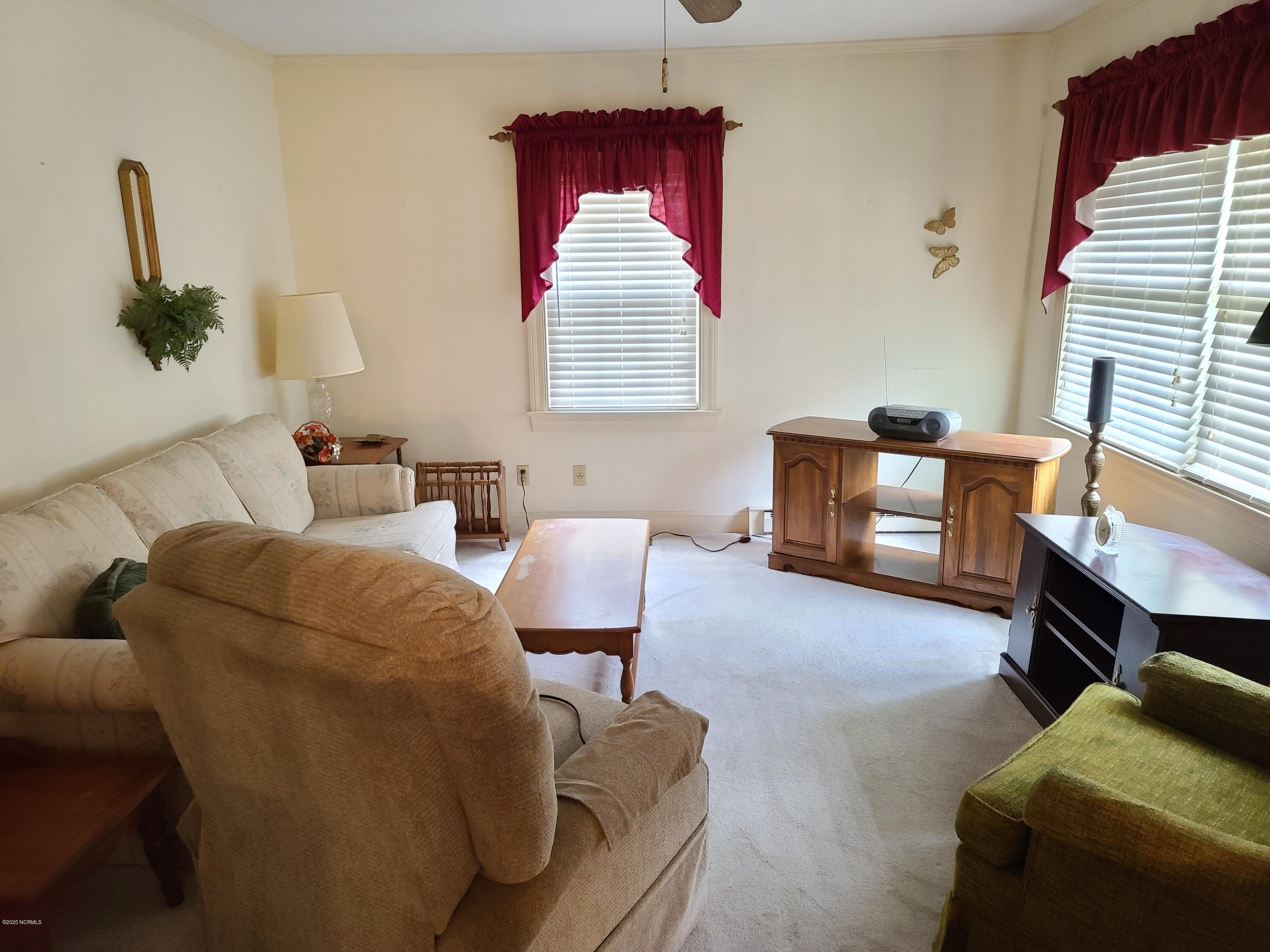 3401 Dobbs Farm Road Kinston, NC 28504 - Photo 6 of 19 Living Room