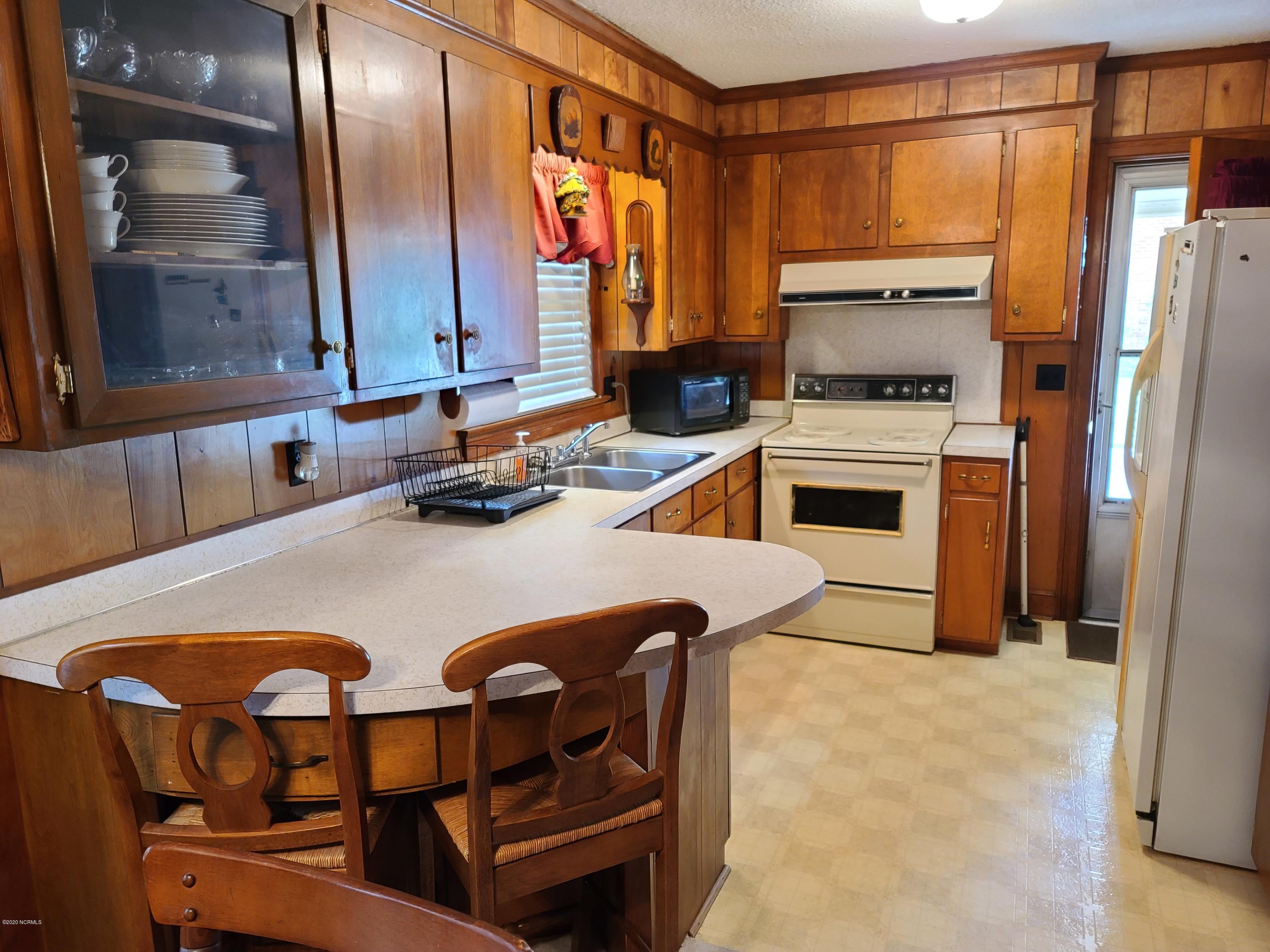 3401 Dobbs Farm Road Kinston, NC 28504 - Photo 8 of 19 Kitchen