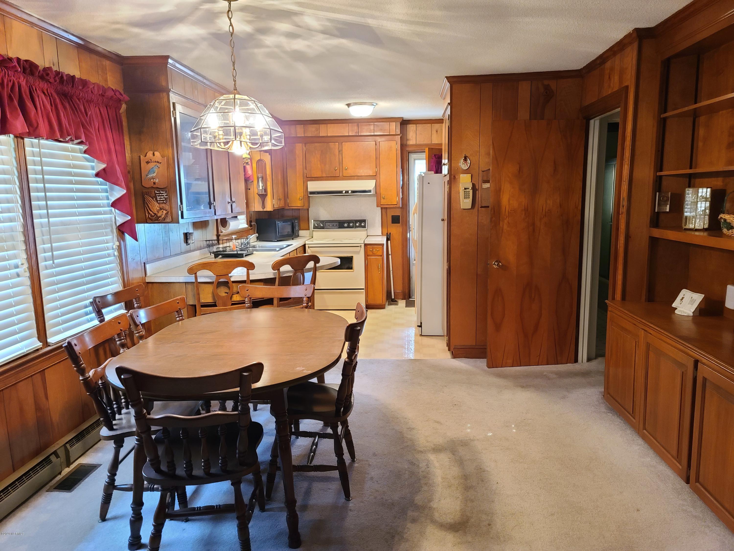 3401 Dobbs Farm Road Kinston, NC 28504 - Photo 10 of 19 Dining/Kitchen Combo