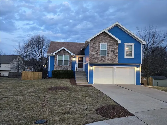$355,000 | 205 Pacific Court, Raymore, MO 64083