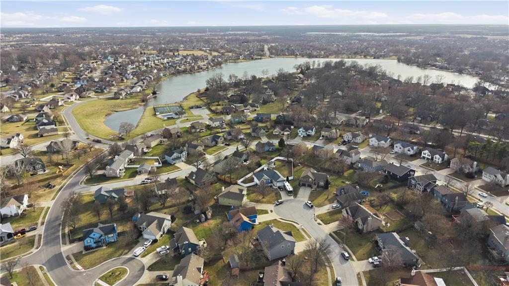 205 Pacific Court Raymore, MO 64083 - Photo 2 of 31