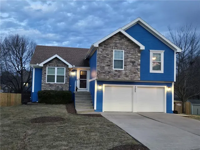 $355,000 | 205 Pacific Court, Raymore, MO 64083