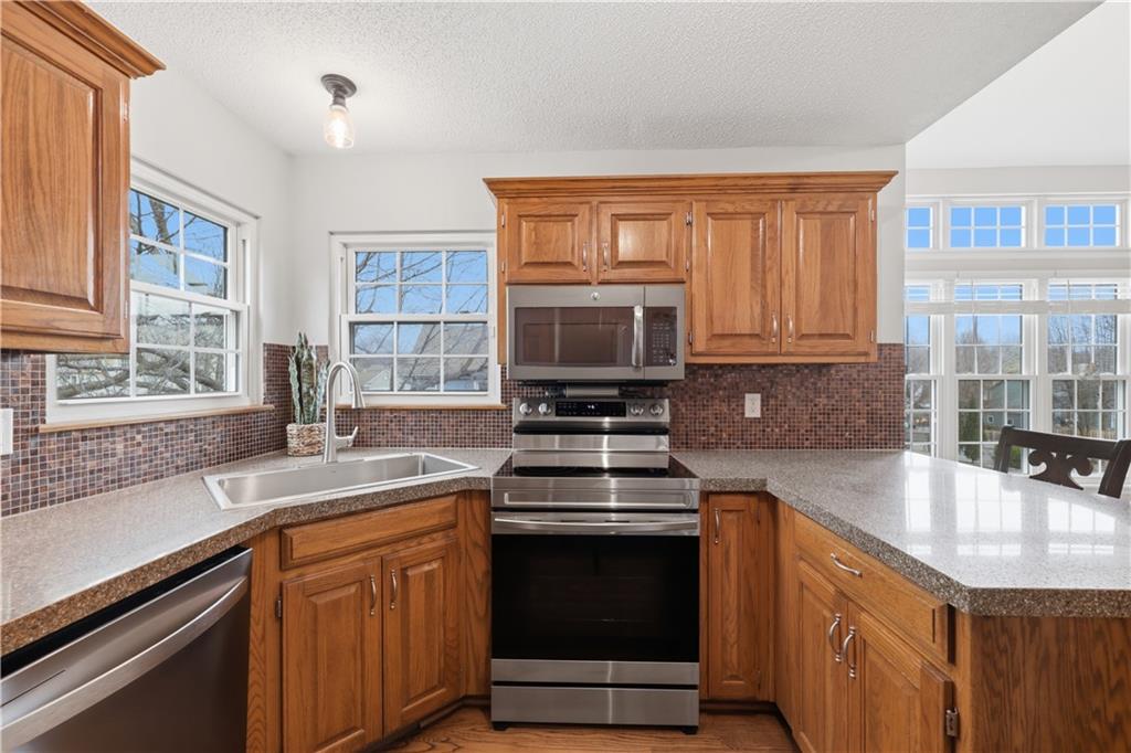 205 Pacific Court Raymore, MO 64083 - Photo 8 of 31