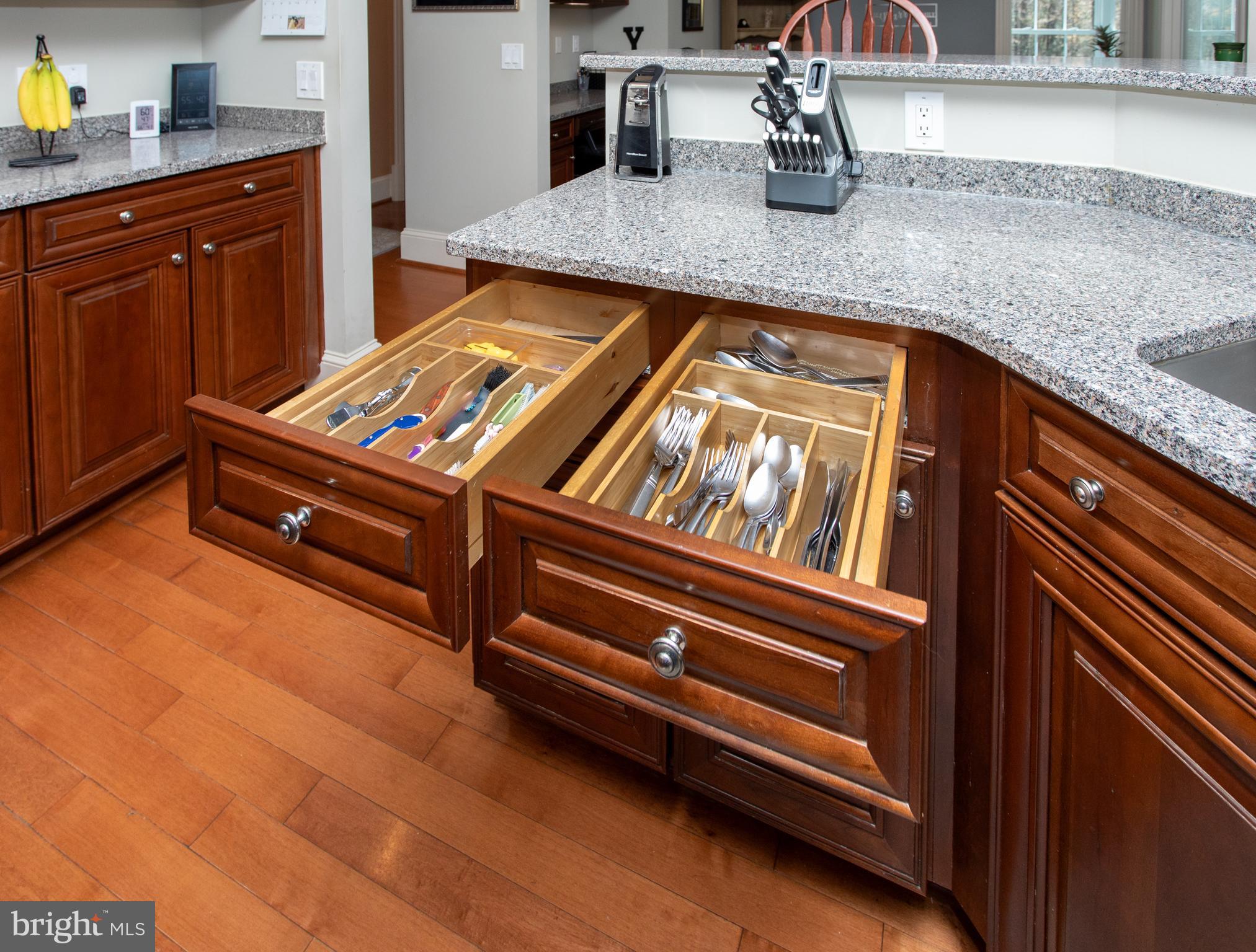 6901 Accokeek Road Brandywine, MD 20613 - Photo 21 of 82 Custom drawer liners