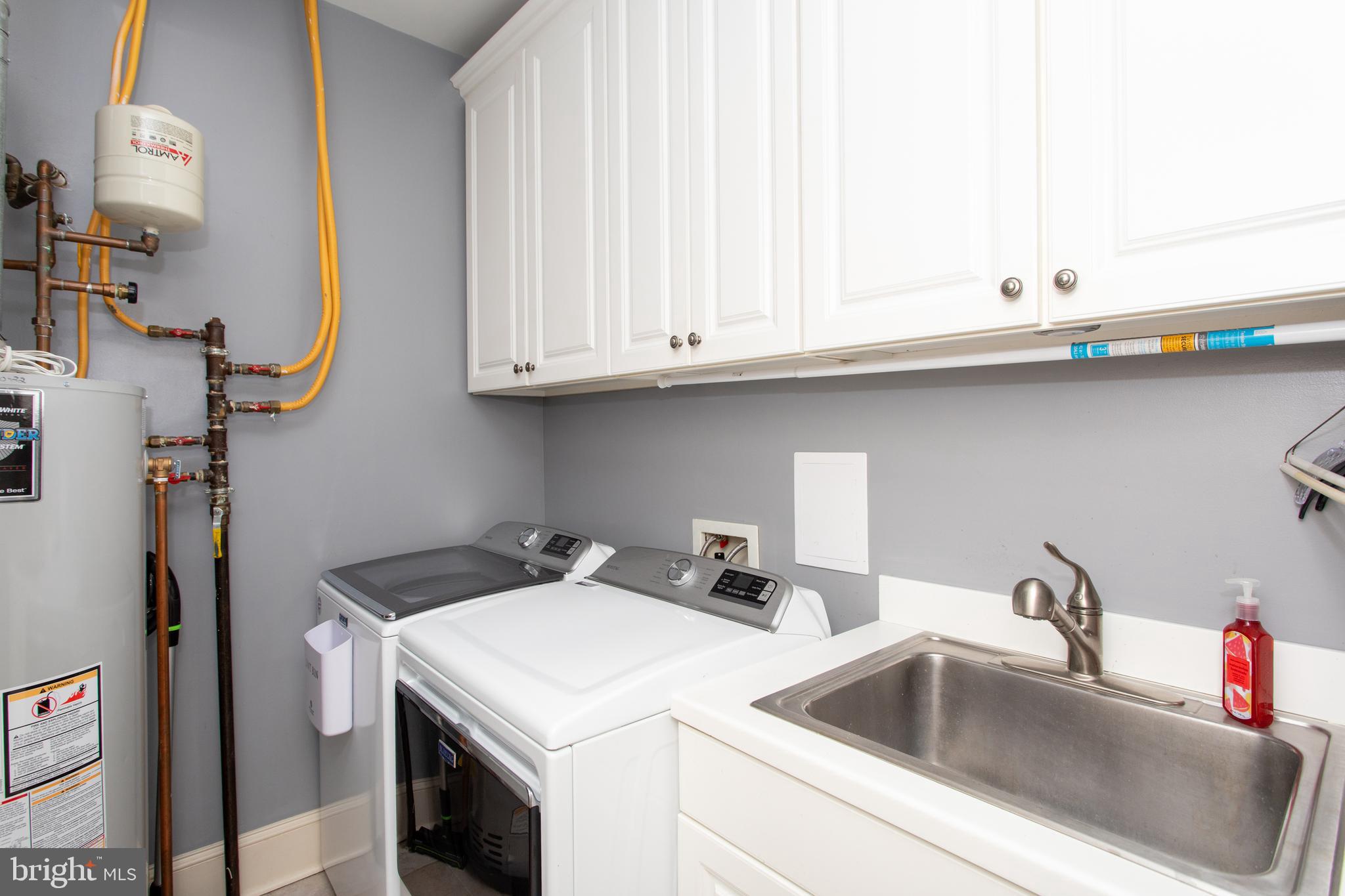 6901 Accokeek Road Brandywine, MD 20613 - Photo 34 of 82 Landry room off entrance from garage
