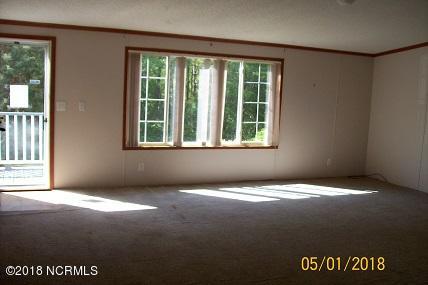 443 Battleground Road Atkinson, NC 28421 - Photo 6 of 15 living room
