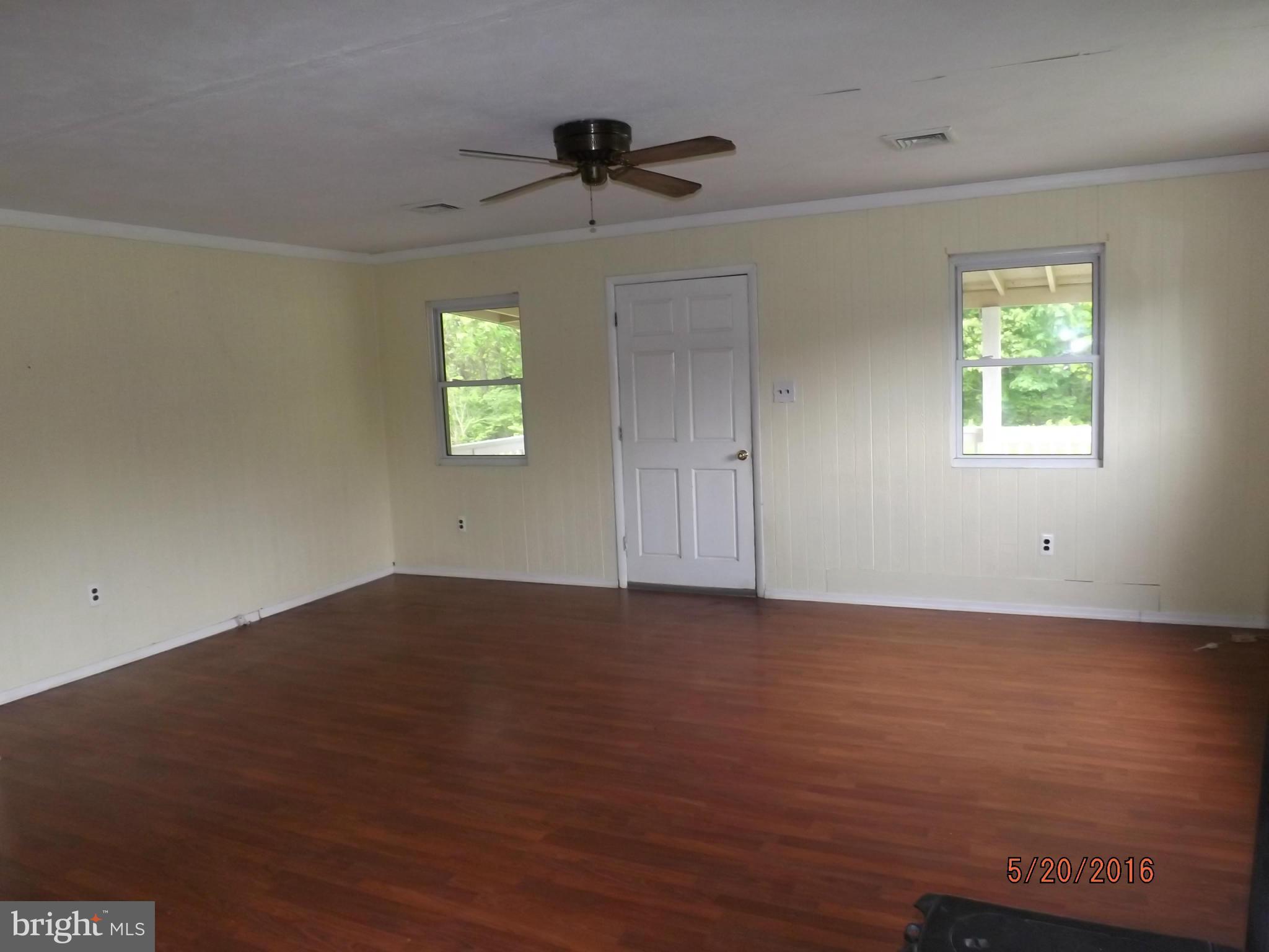 84 Blue Mountain Road Front Royal, VA 22630 - Photo 7 of 19 Living Room