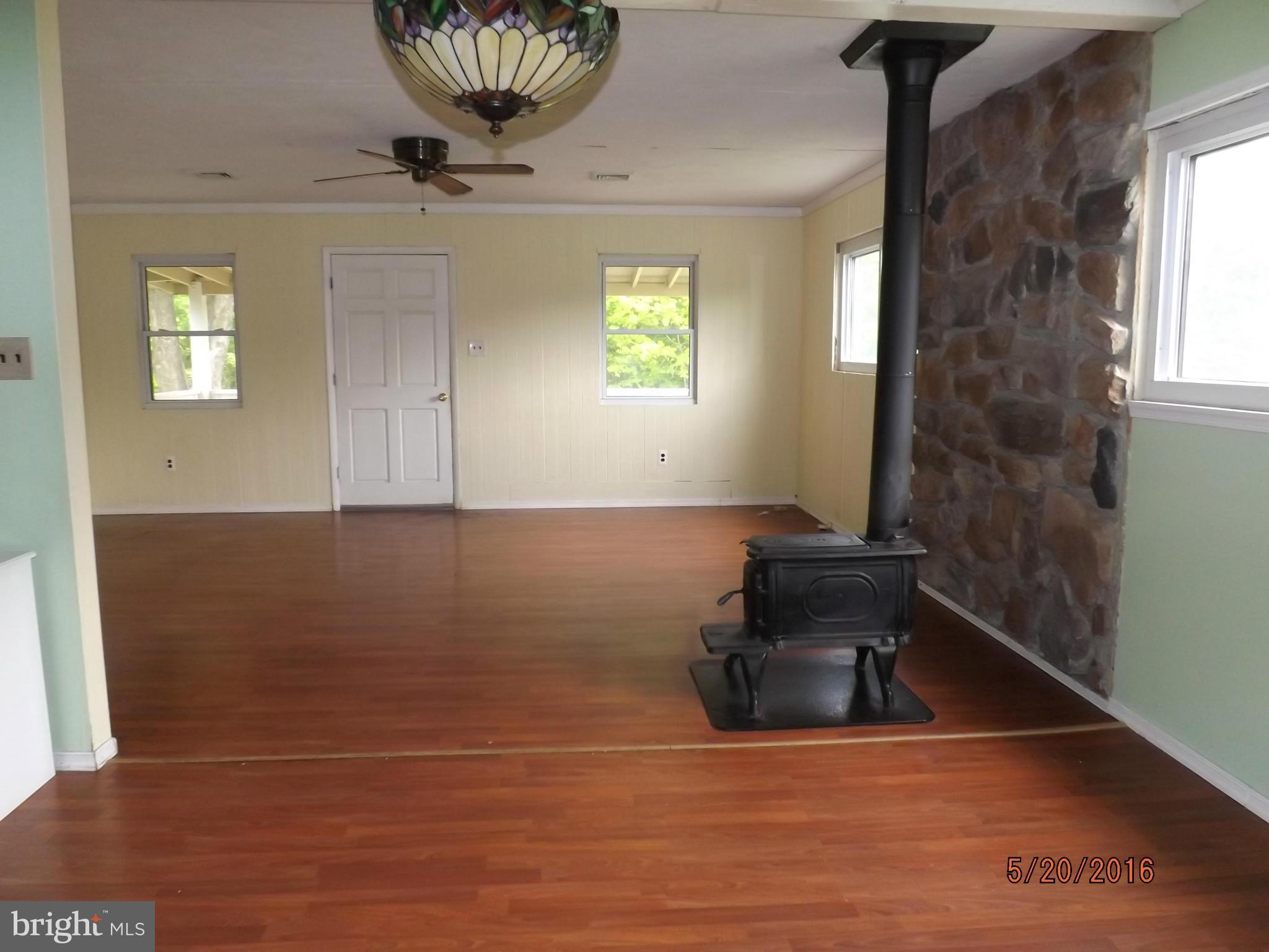 84 Blue Mountain Road Front Royal, VA 22630 - Photo 8 of 19 Living Room