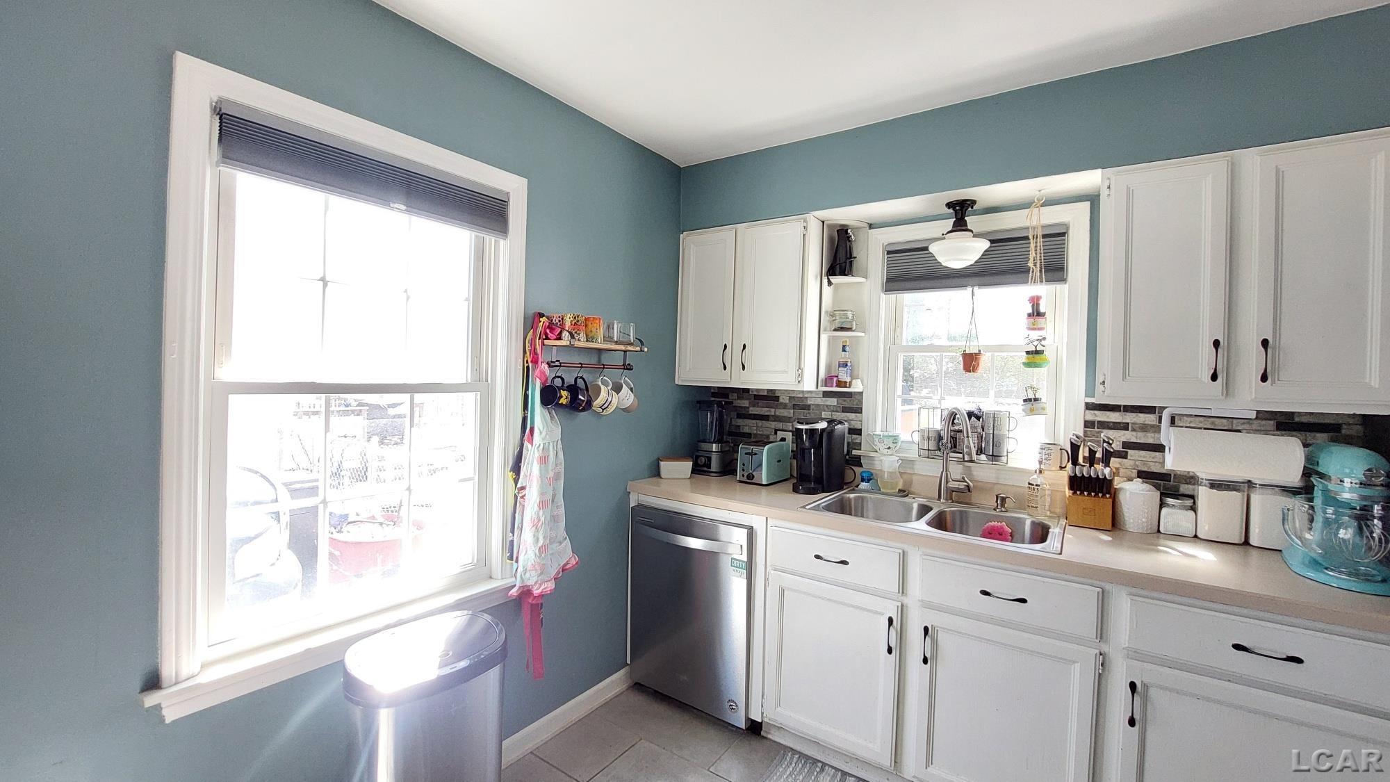 541 Riverside Avenue Adrian, MI 49221 - Photo 17 of 51 50122098-16.JPG