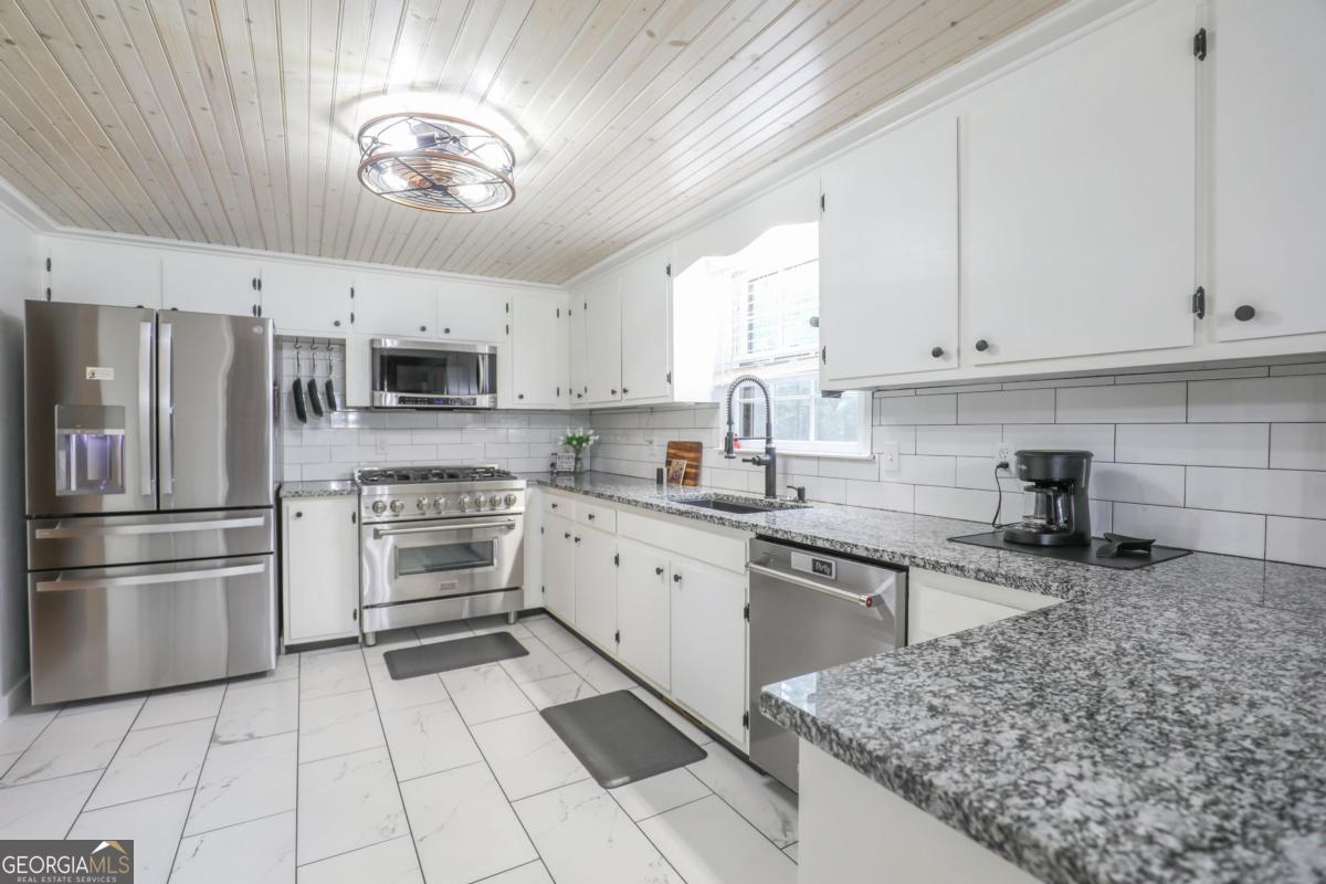 321 South Steel Bridge Road Eatonton, GA 31024 - Photo 14 of 45