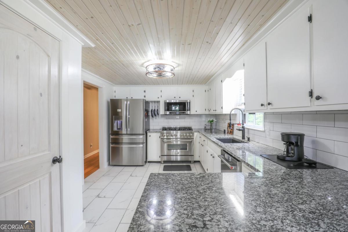 321 South Steel Bridge Road Eatonton, GA 31024 - Photo 15 of 45