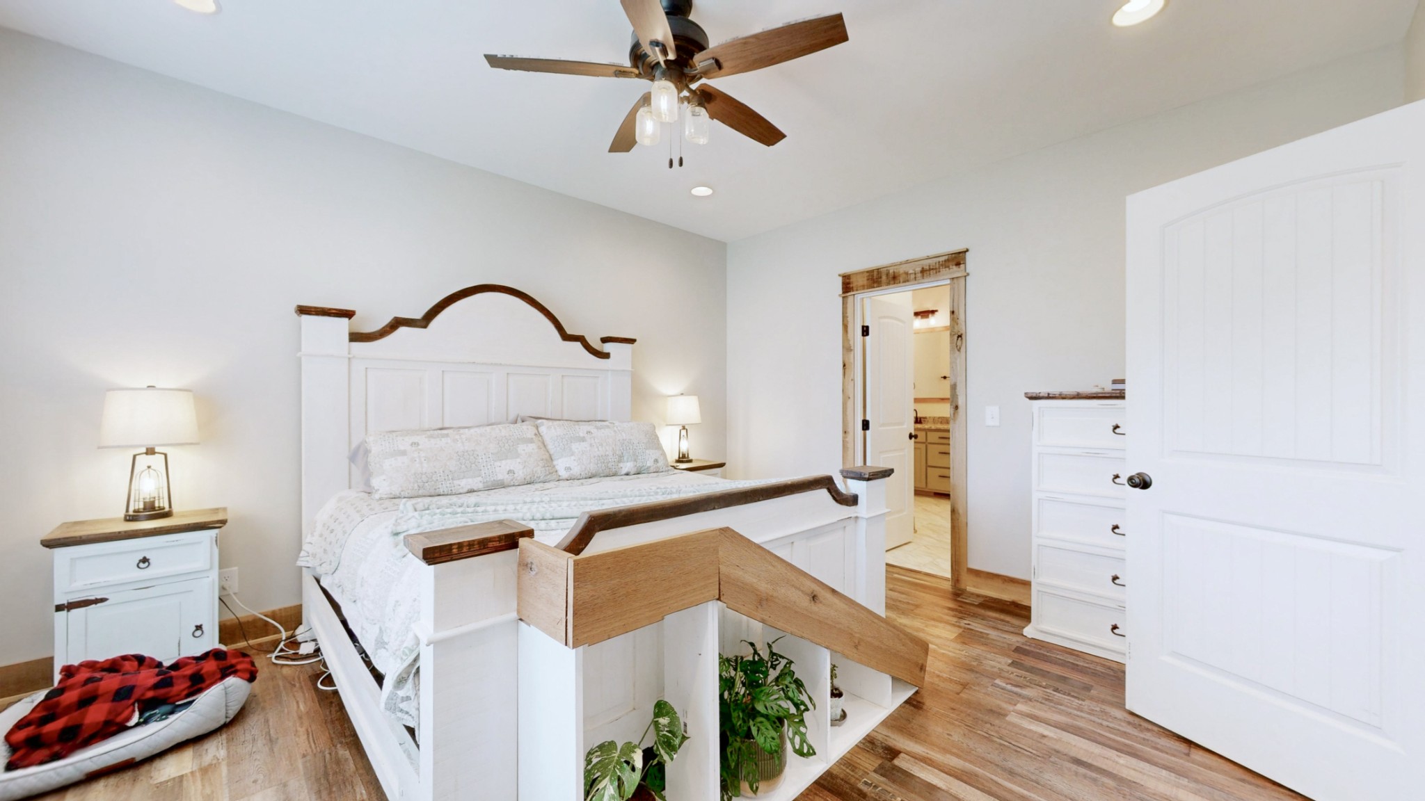601 King Ridge Road Dowelltown, TN 37059 - Photo 22 of 49 a very nice looking room with a large window