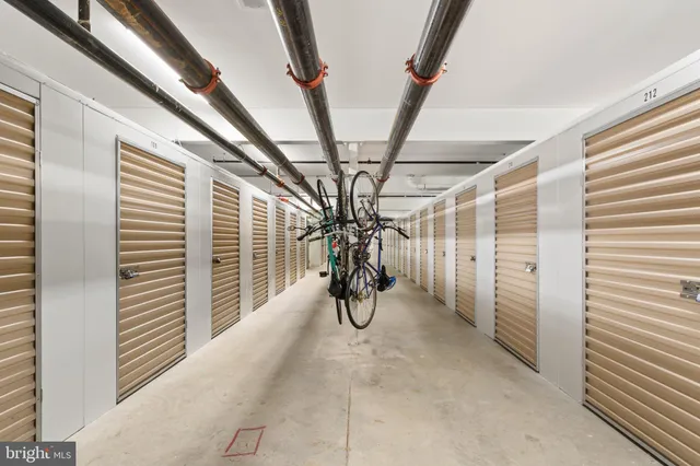 a view of a livingroom with washer and dryer