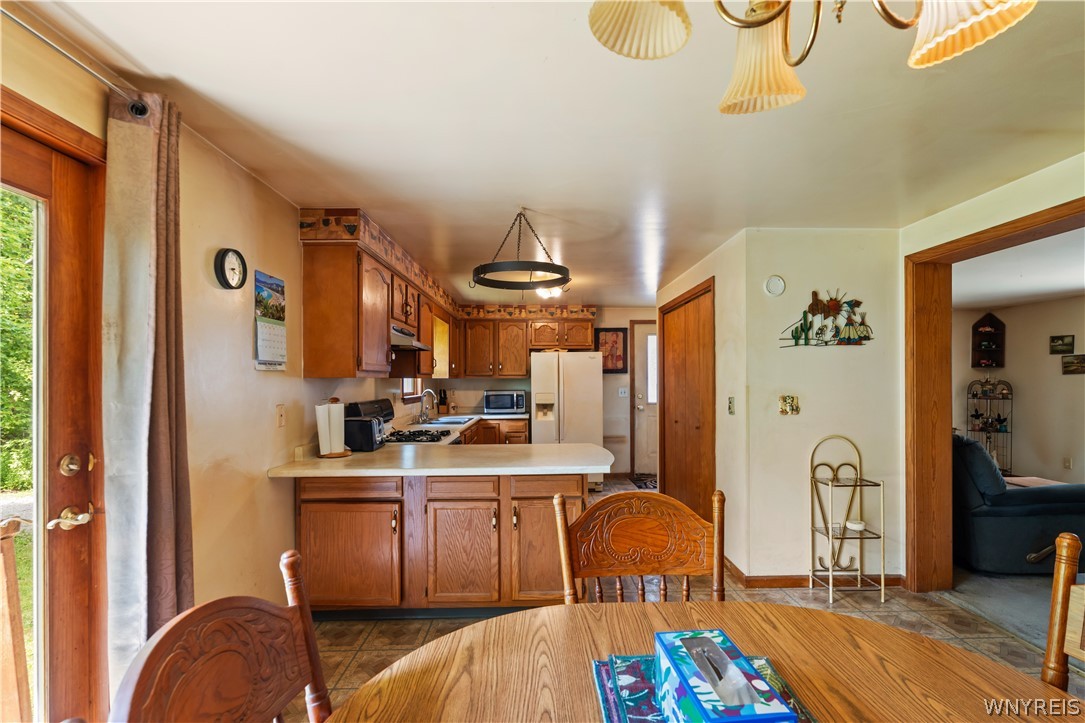 637 Burroughs Road Bennington, NY 14011 - Photo 26 of 50 Dining/Kitchen