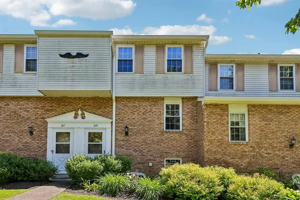 $189,900 | 319 Bellford Court, Cranberry Township, PA 16066