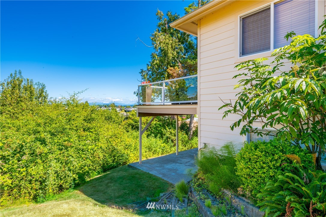 8160 Comox Road Blaine, WA 98230 - Photo 5 of 36 Gallery Image 5
