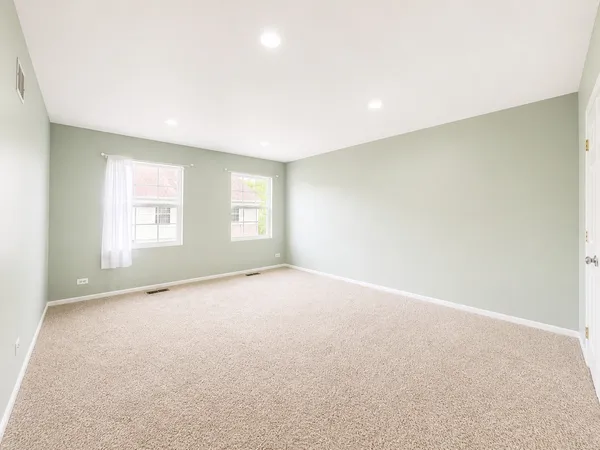 $279,900 | 250 Acorn Drive, Streamwood, IL 60107