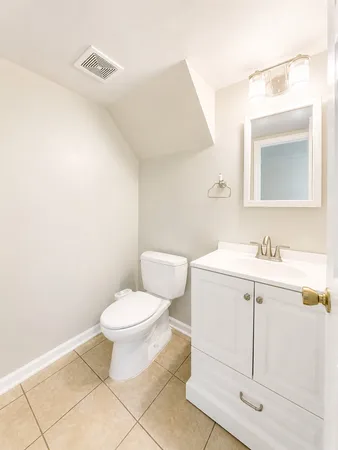 $279,900 | 250 Acorn Drive, Streamwood, IL 60107