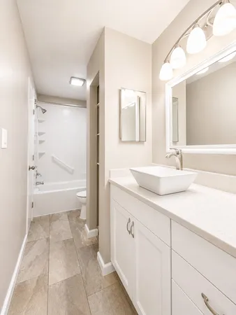 $279,900 | 250 Acorn Drive, Streamwood, IL 60107