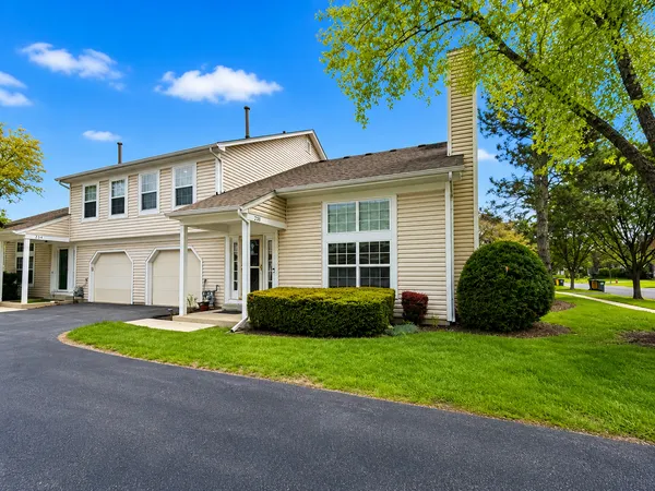 $279,900 | 250 Acorn Drive, Streamwood, IL 60107