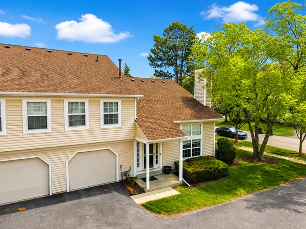 $279,900 | 250 Acorn Drive, Streamwood, IL 60107