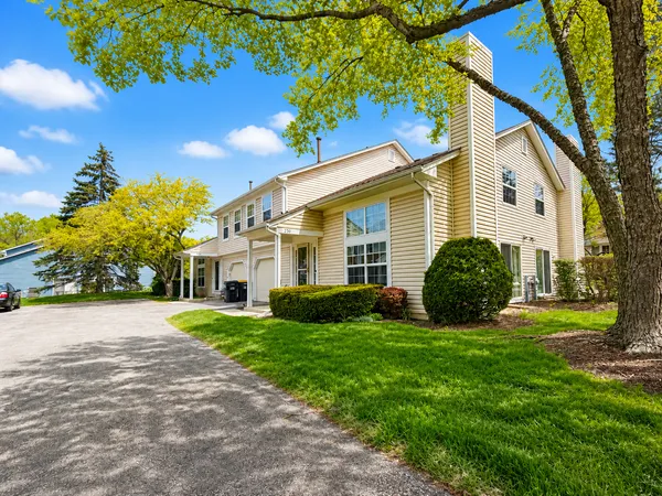 $279,900 | 250 Acorn Drive, Streamwood, IL 60107