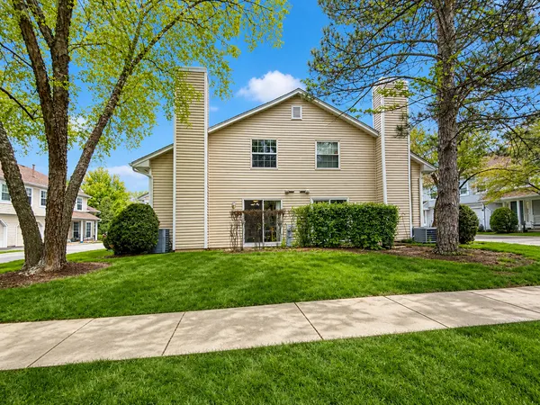 $279,900 | 250 Acorn Drive, Streamwood, IL 60107