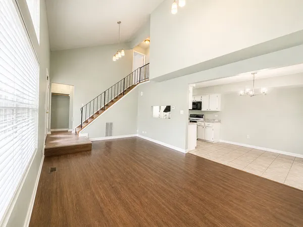 $279,900 | 250 Acorn Drive, Streamwood, IL 60107