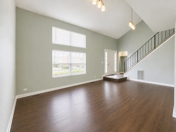 $279,900 | 250 Acorn Drive, Streamwood, IL 60107