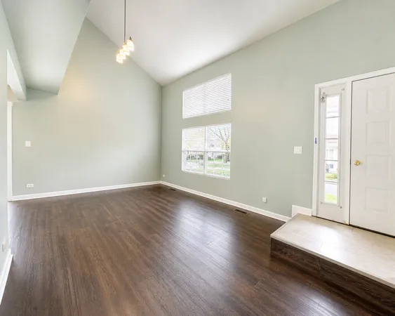 $279,900 | 250 Acorn Drive, Streamwood, IL 60107