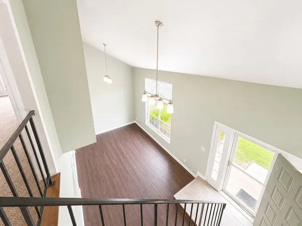 $279,900 | 250 Acorn Drive, Streamwood, IL 60107