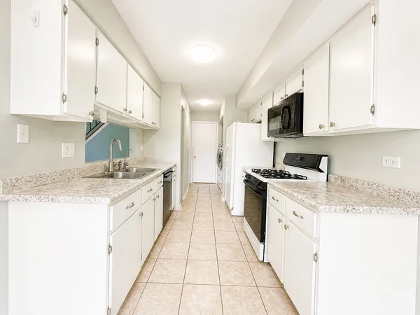 $279,900 | 250 Acorn Drive, Streamwood, IL 60107