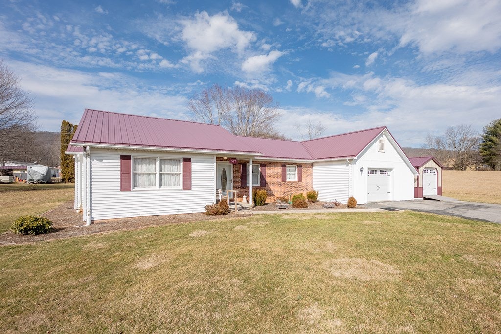 517 Cedar Springs Road Sugar Grove, VA 24375 - Photo 5 of 61 Gallery Image 5