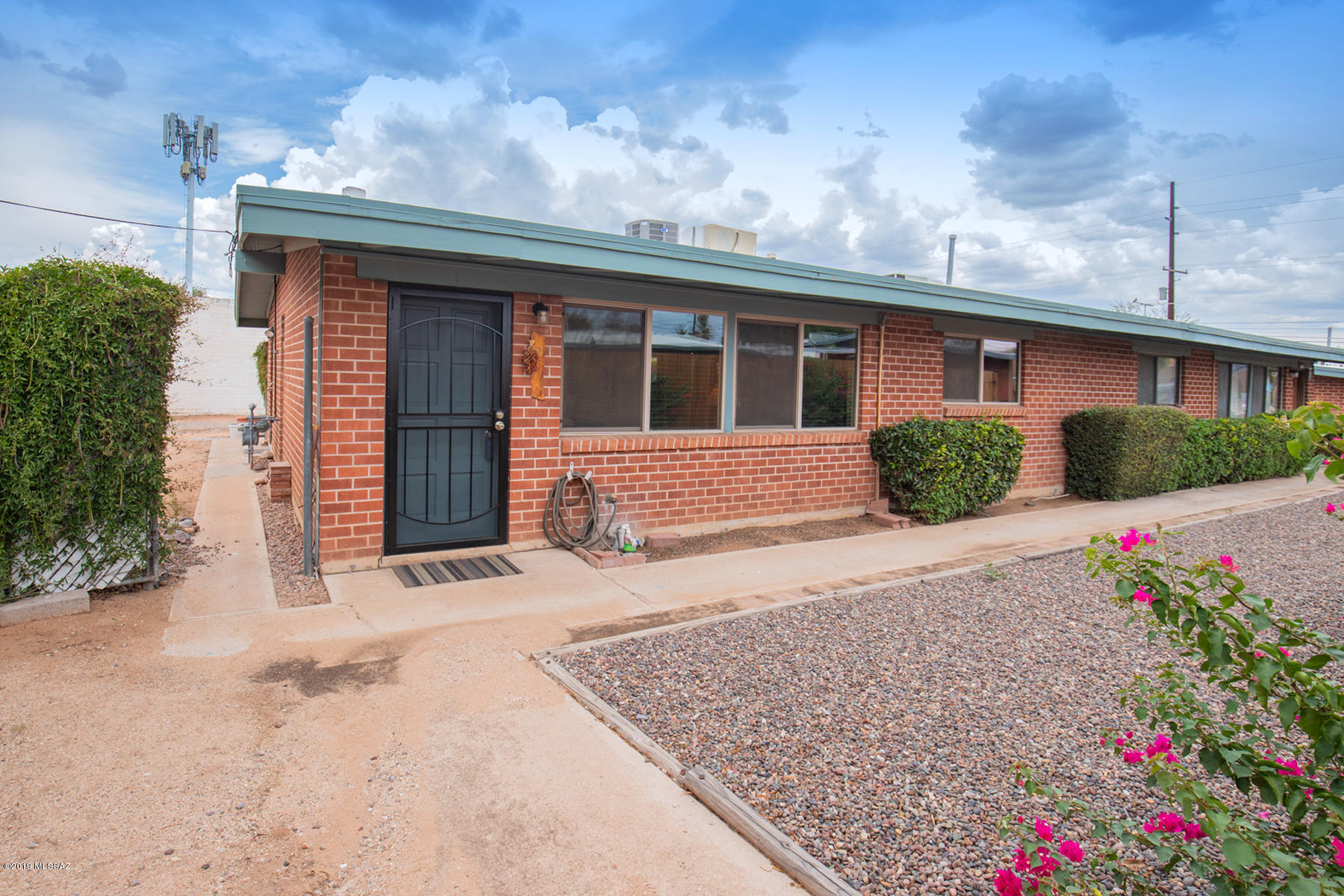 2121 North Country Club Road, Unit 9 Tucson, AZ 85716 - Photo 1 of 21 Gallery Image 1