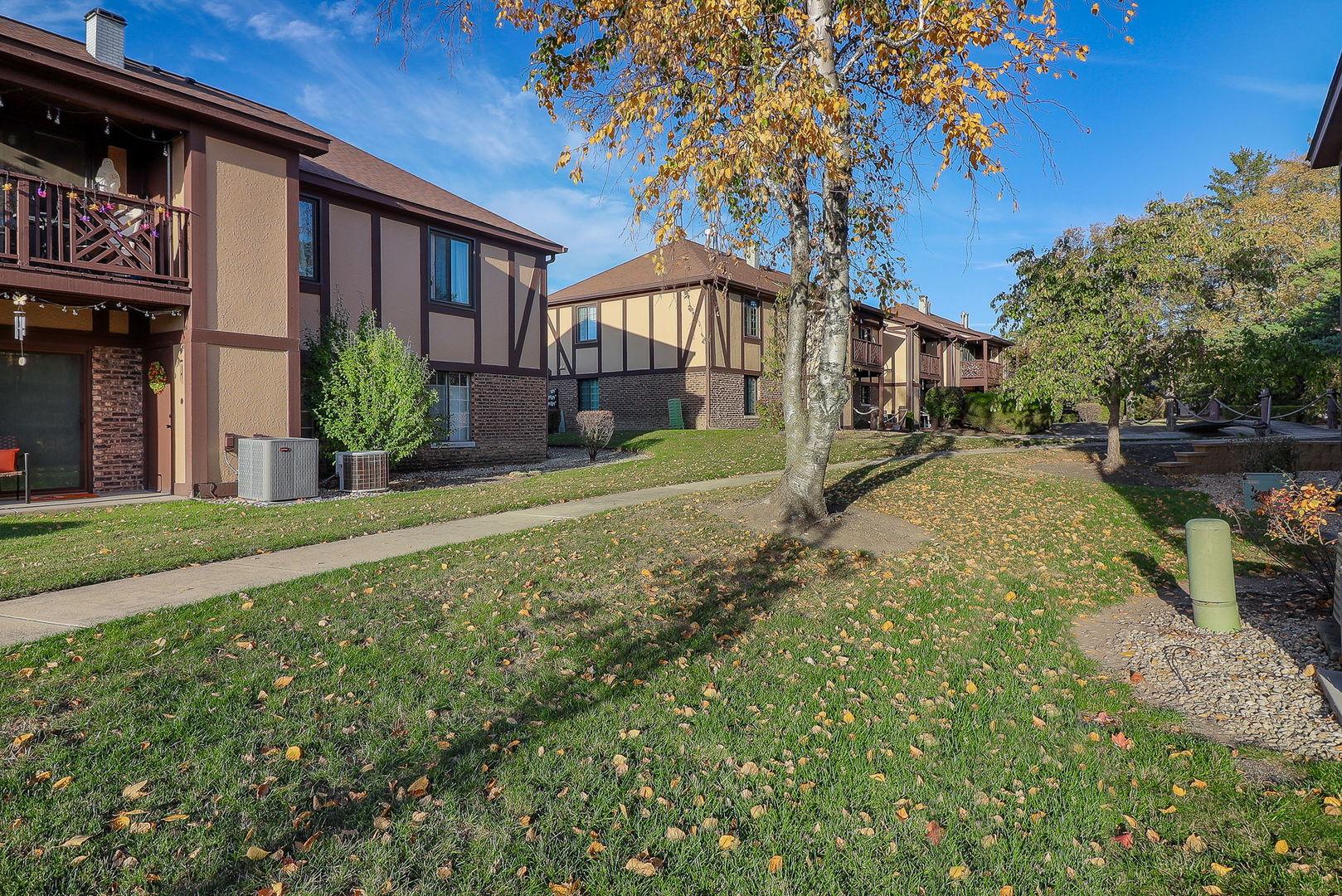 1657 Dover Court, Unit D Wheaton, IL 60189 - Photo 14 of 15 a view of a house with a yard
