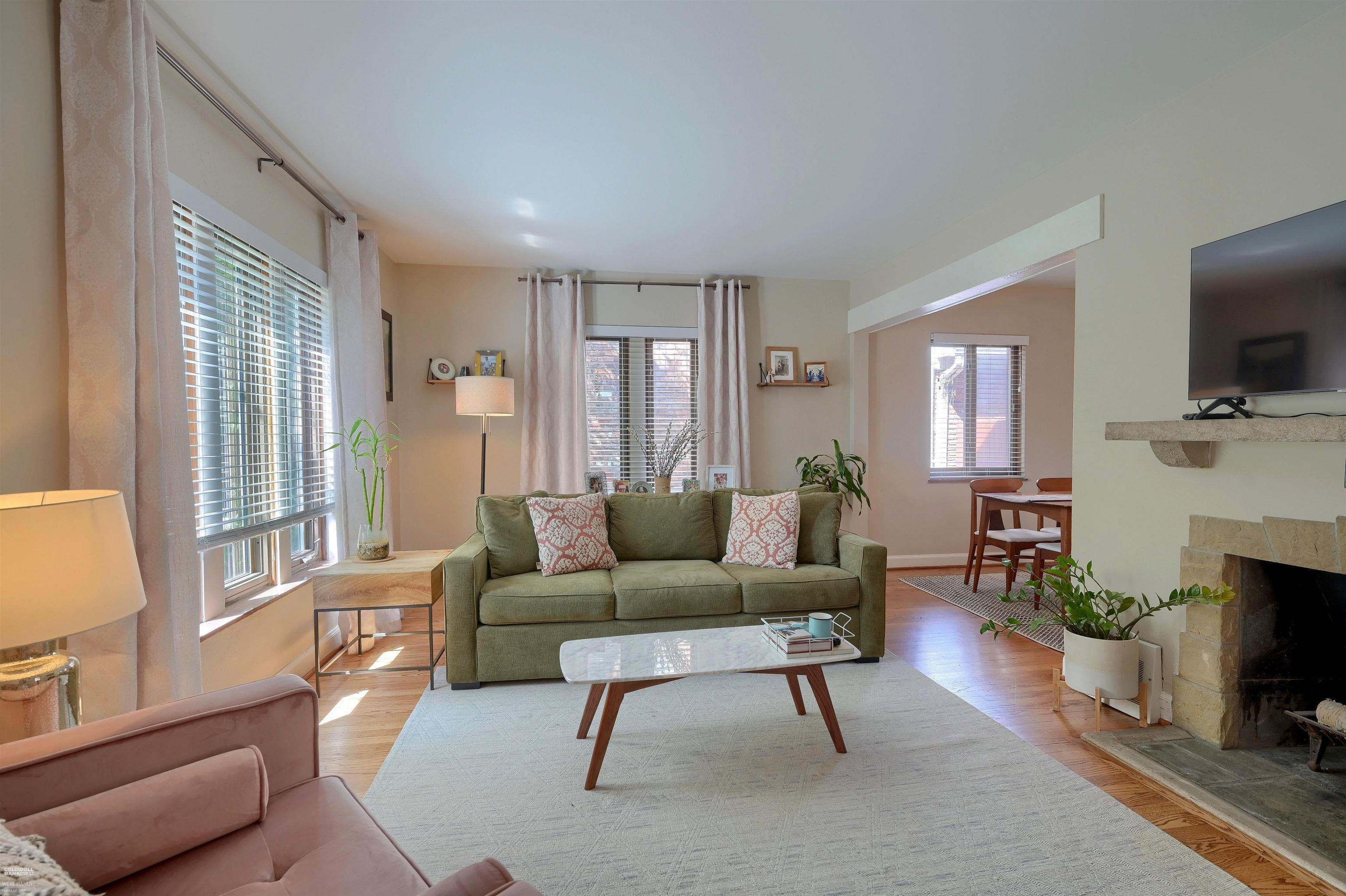 1496 Roslyn Road Grosse Pointe Woods, MI 48236 - Photo 7 of 36