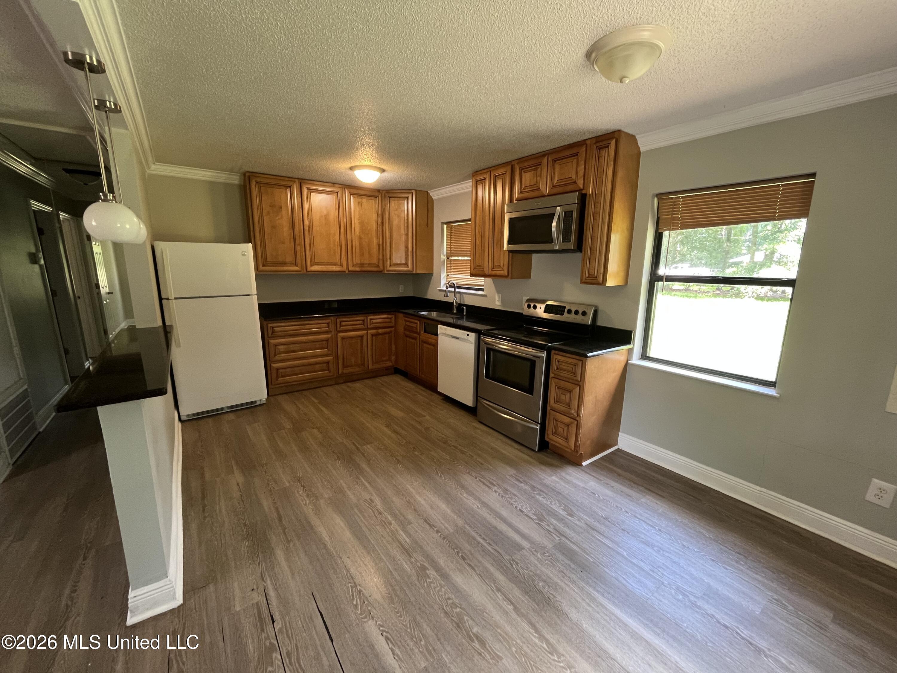 5601 Wildwood Road Moss Point, MS 39562 - Photo 3 of 11 IMG_2321