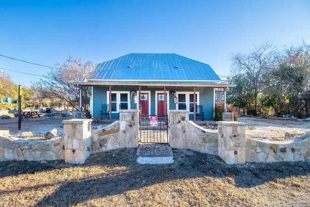 $425,000 | 14254 Highway 16, Medina, TX 78055