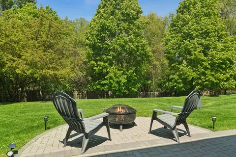 $829,000 | 2313 Avalon Drive, Buffalo Grove, IL 60089