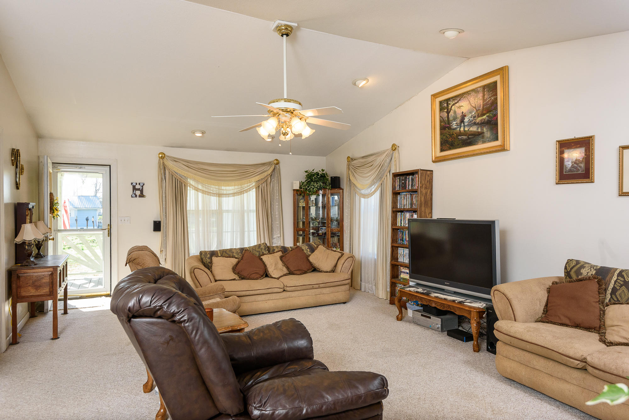 221 Wilder Road Chickamauga, GA 30707 - Photo 5 of 25 Large Living Room