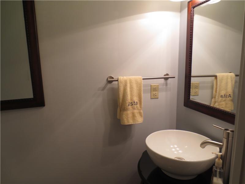 526 Robertson Road Hermitage, PA 16148 - Photo 14 of 21 Partial Bath.