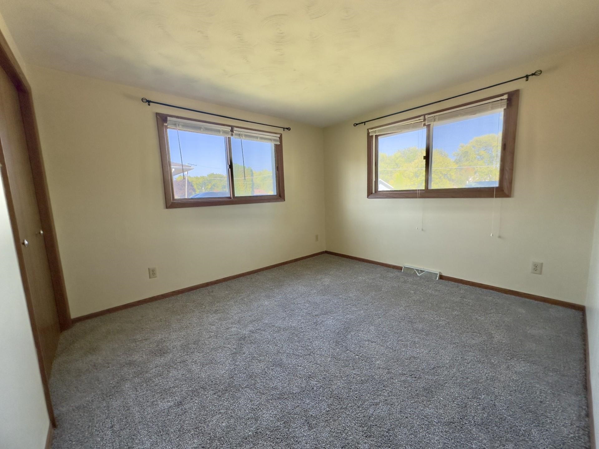 550 Hanabarger Street Lanark, IL 61046 - Photo 14 of 21 an empty room with windows